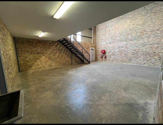 188M² WAREHOUSE TO LET IN LASER PARK